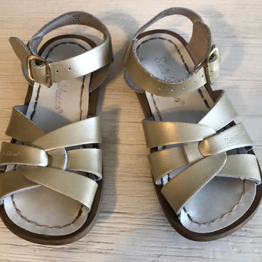 Children’s salt water sandals in gold size 10